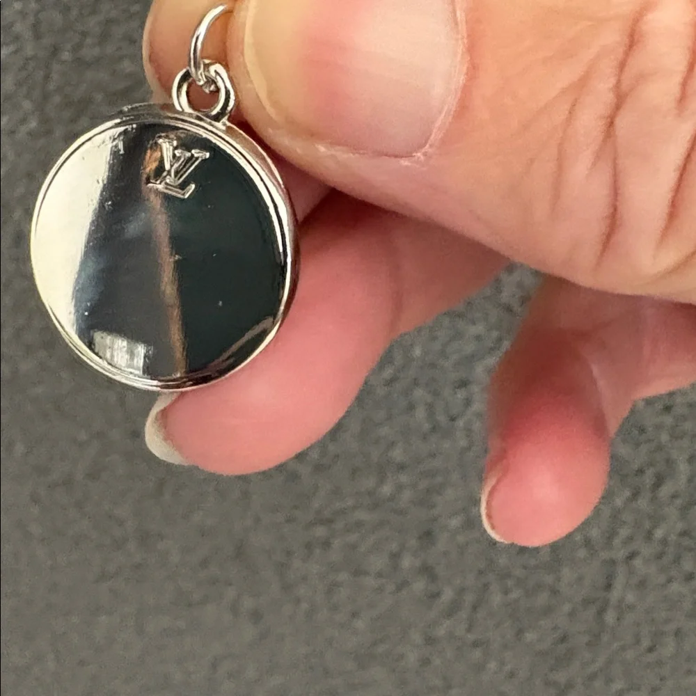 Louis Vuitton Stamped Silver Pendant Used Excellent Condition - Picture 4 of 5